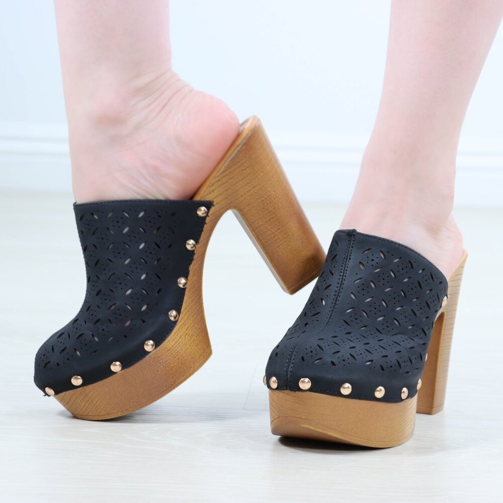 Black Studded Platform Clogs Retro Lightweight Faux Wood Block Heel Mules - Picture 2 of 15